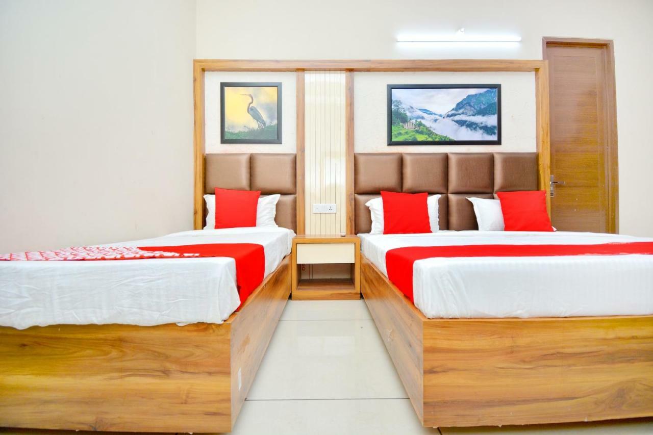Oyo 40699 Grand Sokhi Hotel Tarn Taran Екстериор снимка