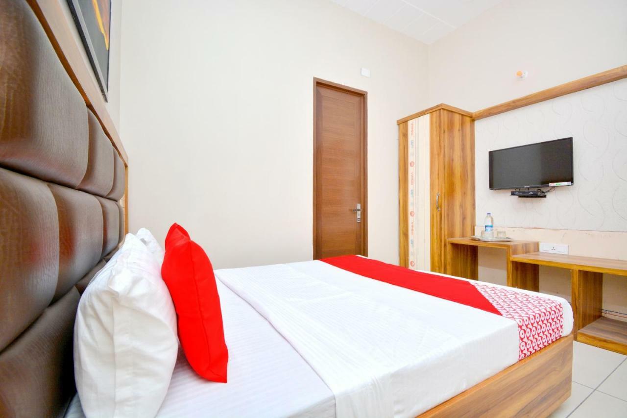 Oyo 40699 Grand Sokhi Hotel Tarn Taran Екстериор снимка