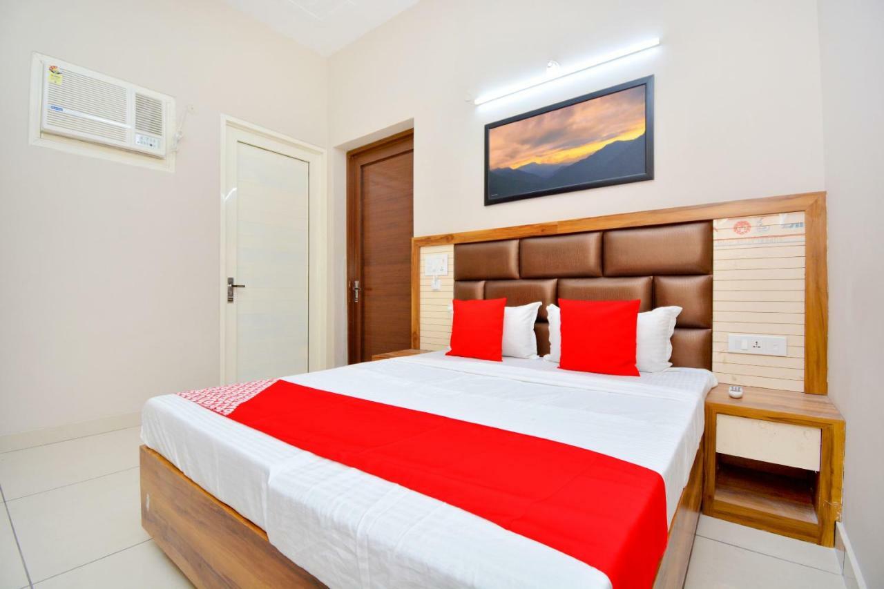 Oyo 40699 Grand Sokhi Hotel Tarn Taran Екстериор снимка