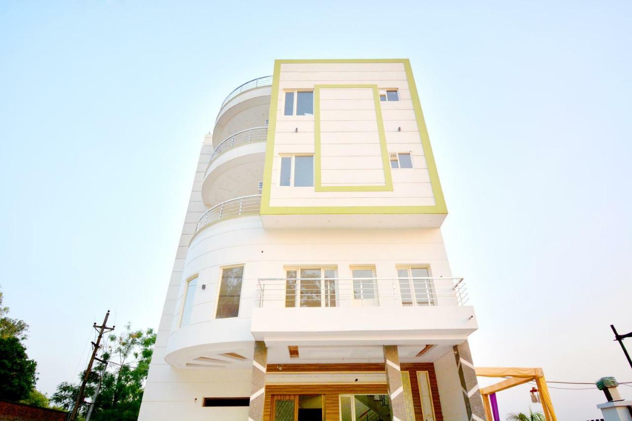 Oyo 40699 Grand Sokhi Hotel Tarn Taran Екстериор снимка
