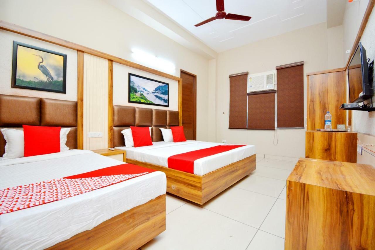 Oyo 40699 Grand Sokhi Hotel Tarn Taran Екстериор снимка