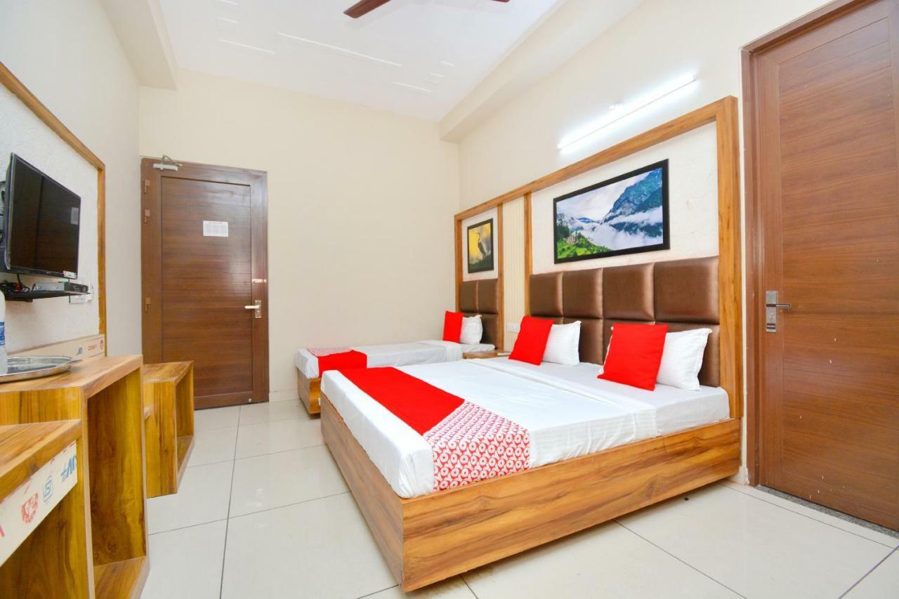 Oyo 40699 Grand Sokhi Hotel Tarn Taran Екстериор снимка