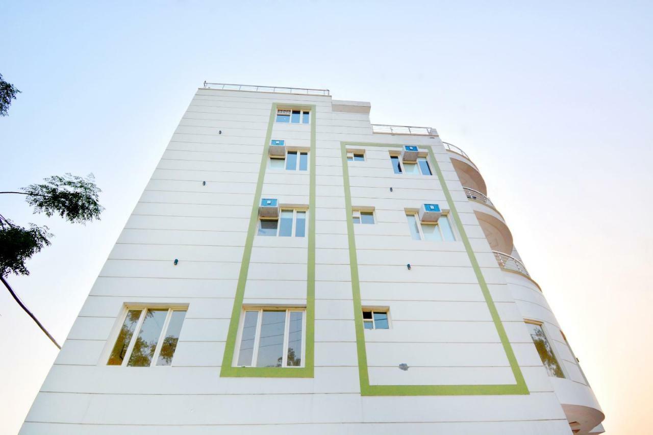 Oyo 40699 Grand Sokhi Hotel Tarn Taran Екстериор снимка