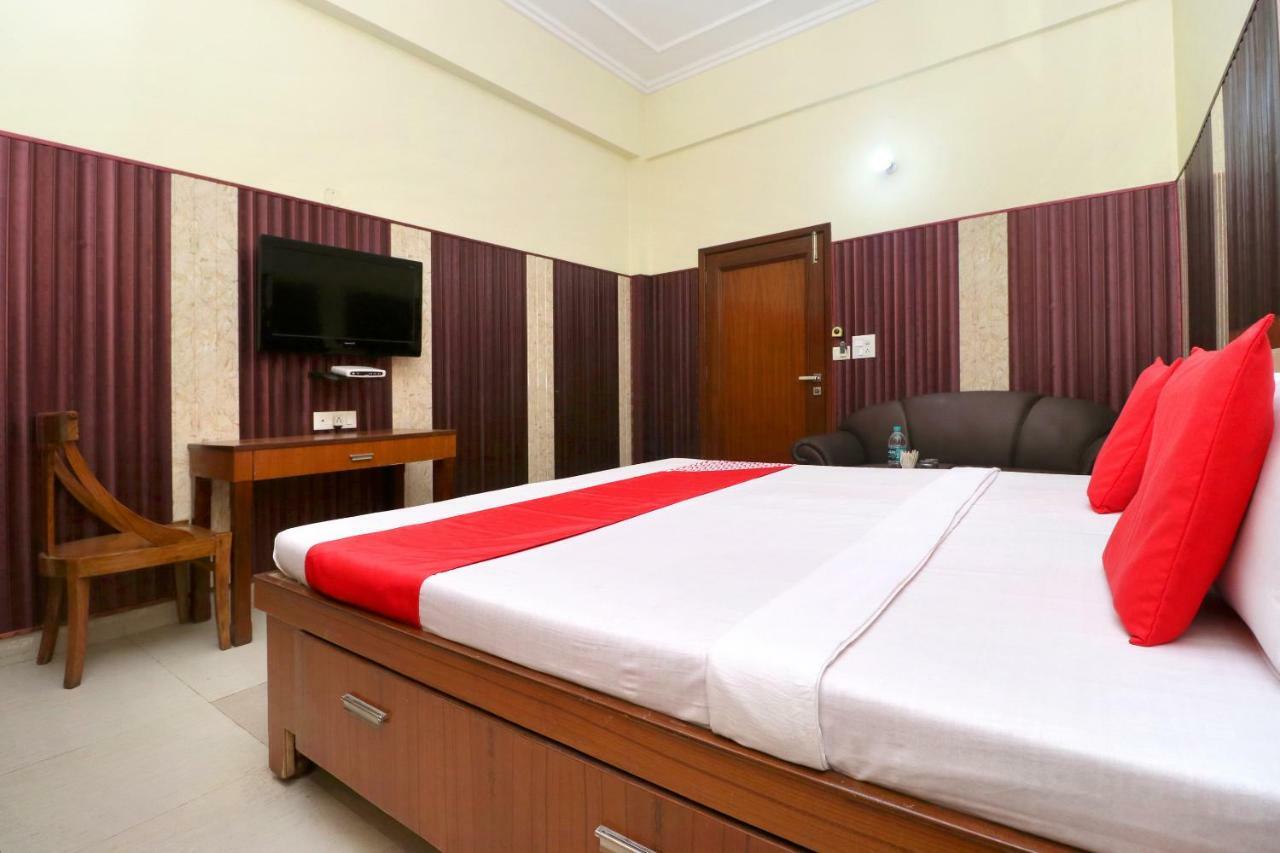 Oyo 40699 Grand Sokhi Hotel Tarn Taran Екстериор снимка